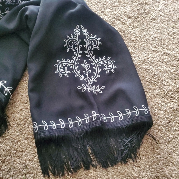 Jessica Simpson Fringed Embroid Caftan Medium - Picture 2 of 3